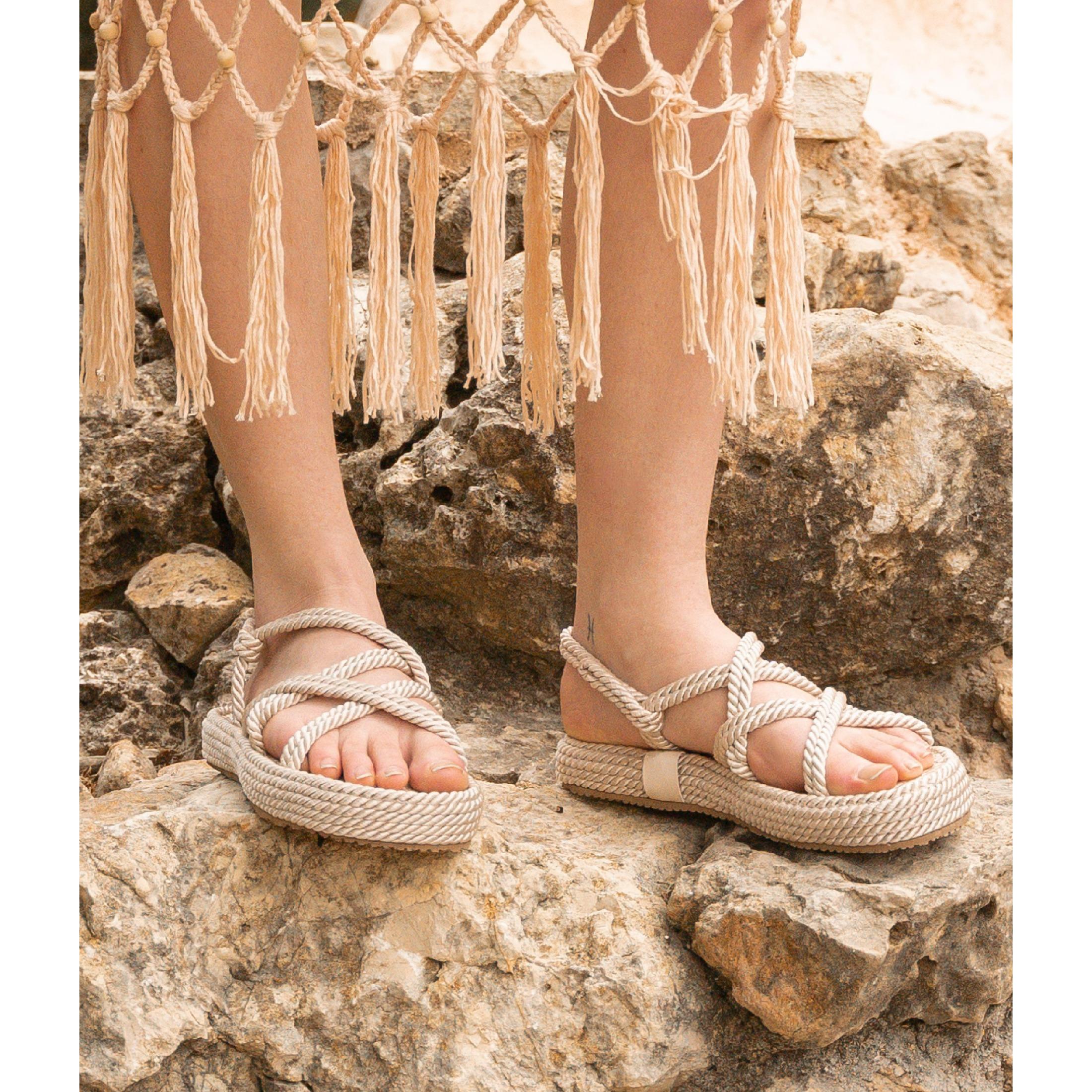 Sandalias con plataforma beige de cuerda