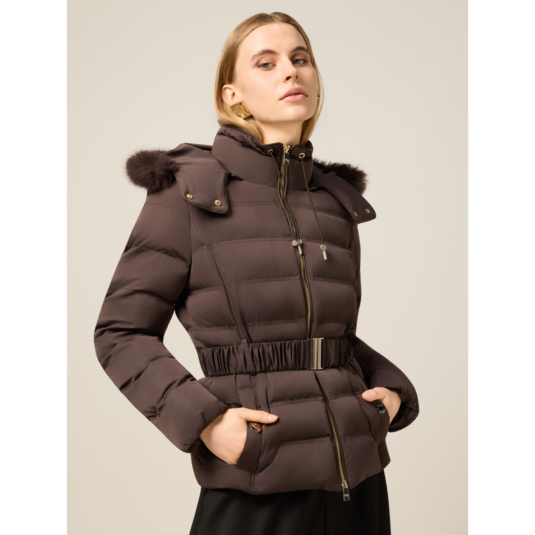 Oltre - Plumífero con capucha y cinturón en la cintura - Marrón