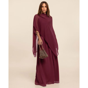 Vestido largo con corte asimétrico y espalda abierta