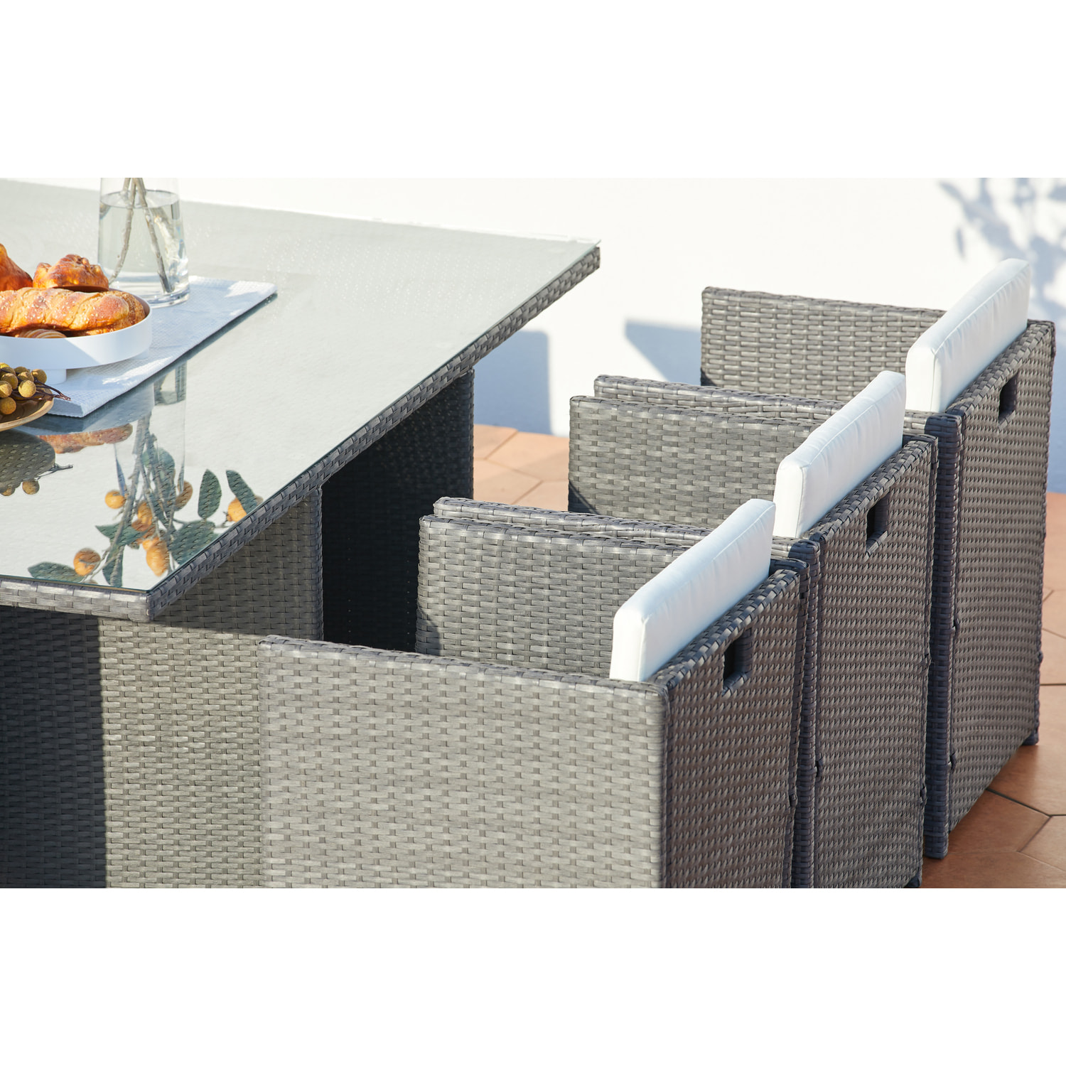 Table et chaises 10 places encastrables résine gris-blanc REGINA