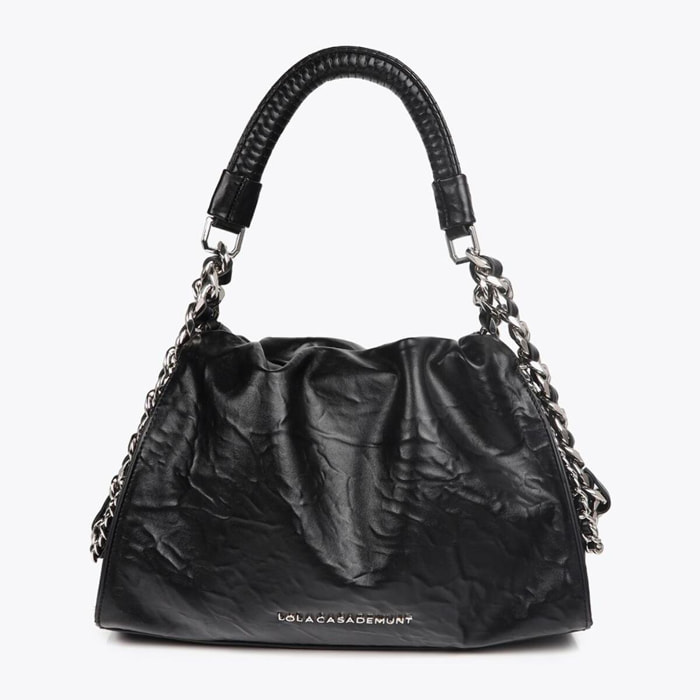 Borsa media effetto pelle stropicciata con dettagli metallici e borchie XL