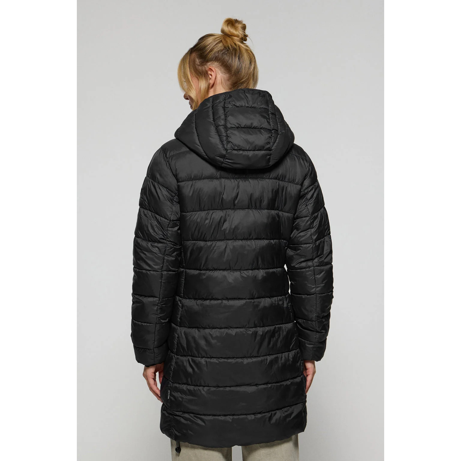 Abrigo ultralight negro Cecilia de capucha extraíble y bordado PC