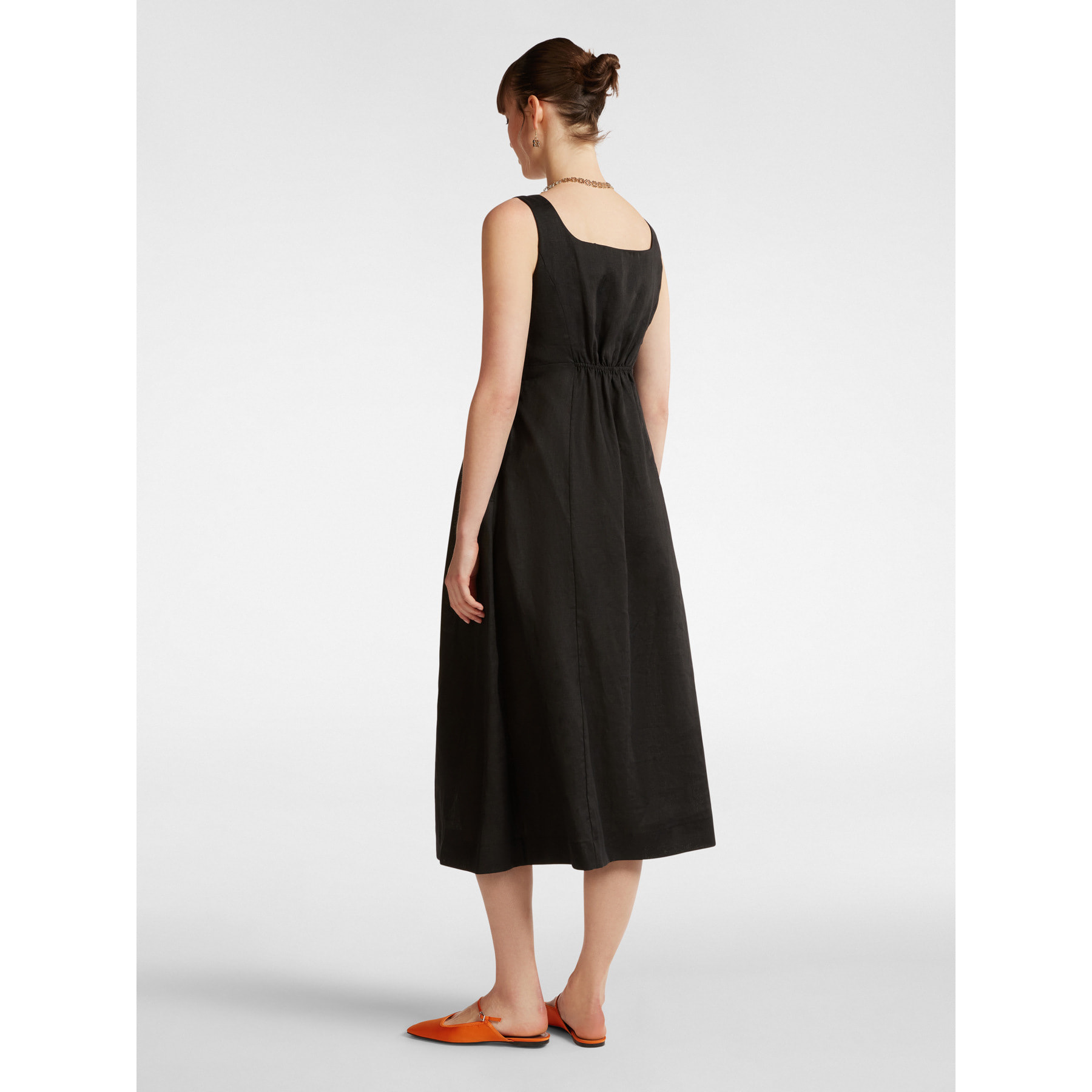 Elena Mirò - Vestido de lino con pliegues en la parte delantera. - Negro