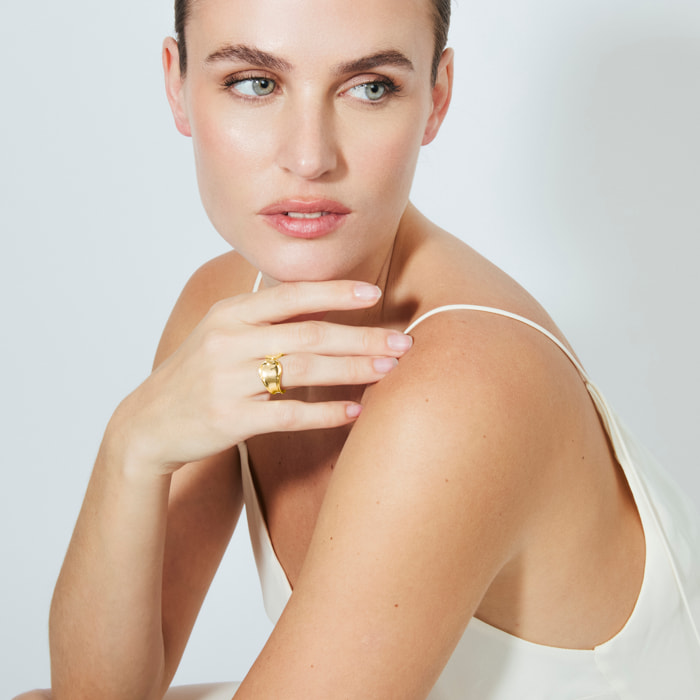 Anillo Kajaw acabado oro amarillo 18k