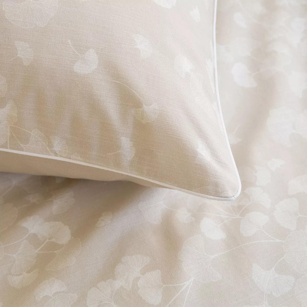 Taie d'oreiller pur coton lavé imprimé beige Souffle de ginkos naturel