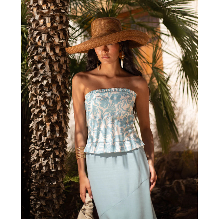 Top de mujer estilo corpiño con espalda entrelazada.