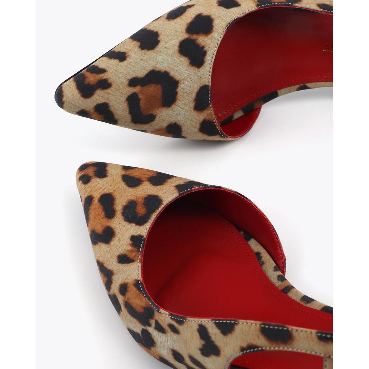 Scarpa con tacco alto e scollatura profonda con stampa leopardata