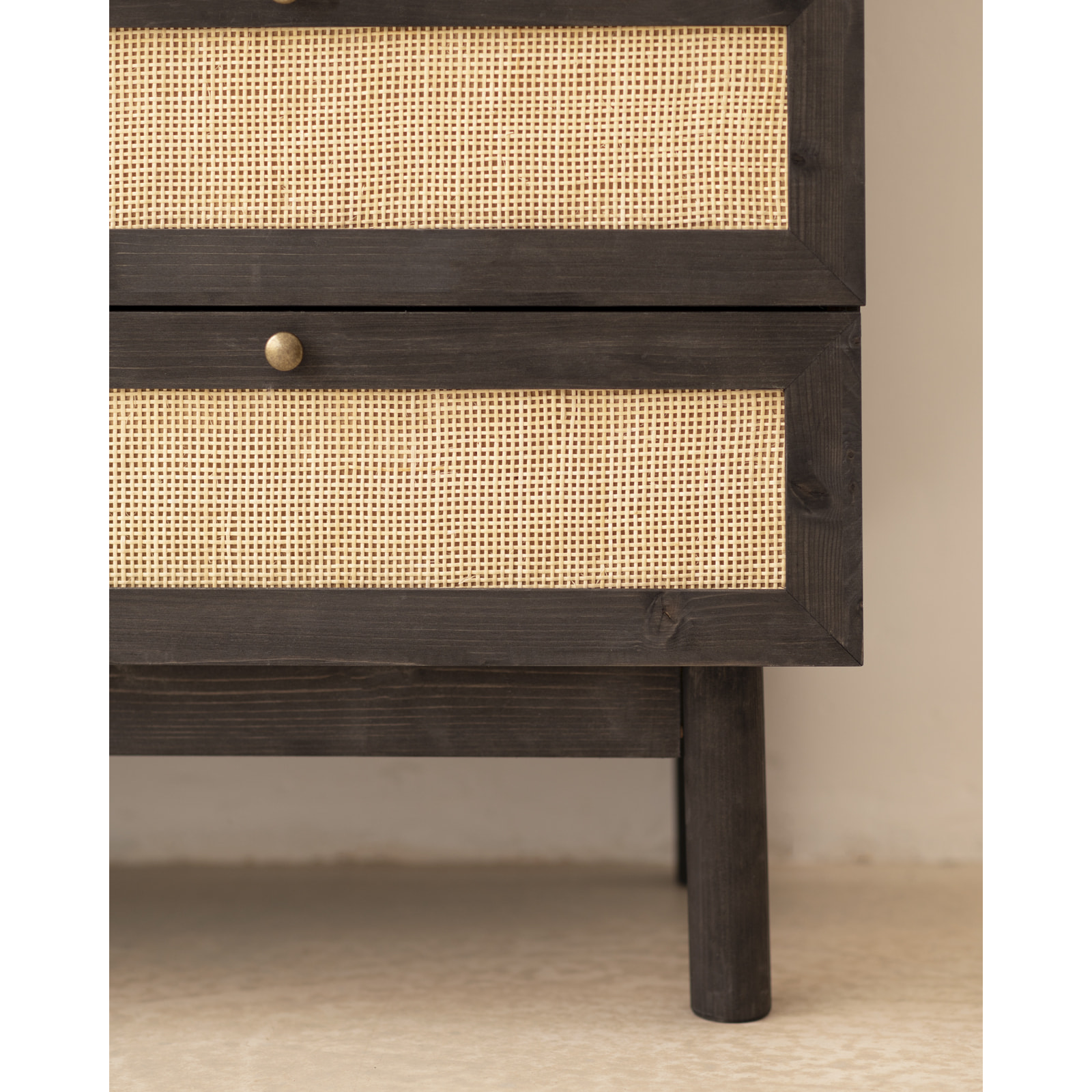 Commode en bois massif et raphia avec six tiroirs en noir 76x120cm Hauteur: 76 Longueur: 120 Largeur: 42