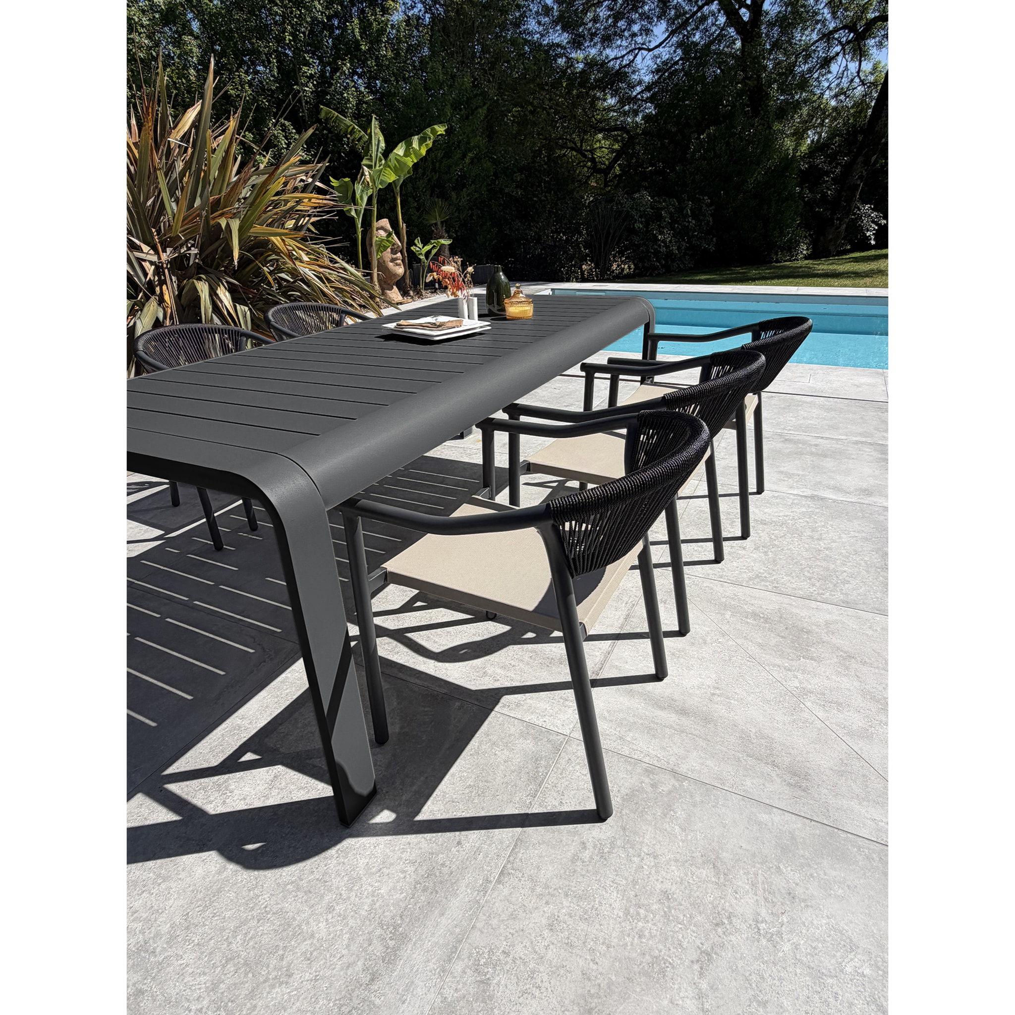 HANOI - Ensemble repas de jardin en aluminium 6 places coloris anthracite
