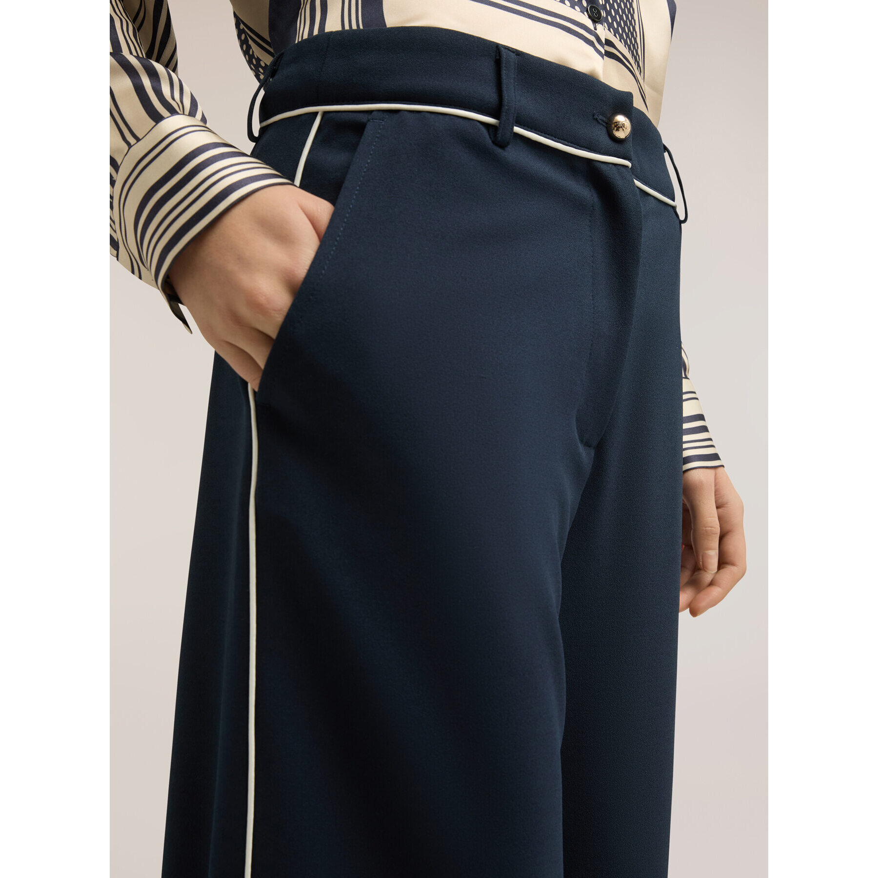 Motivi - Pantaloni cropped con profili in contrasto - Blu