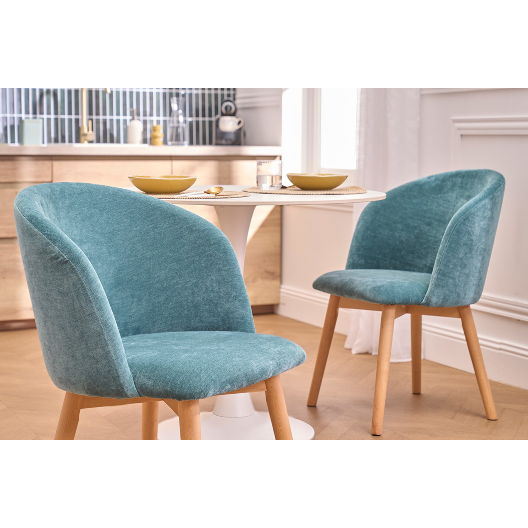 Chaises scandinaves en tissu effet velours bleu canard et bois clair massif (lot de 2) VANITY
