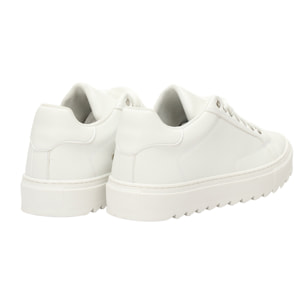 Sneakers in pelle con fondo in gomma