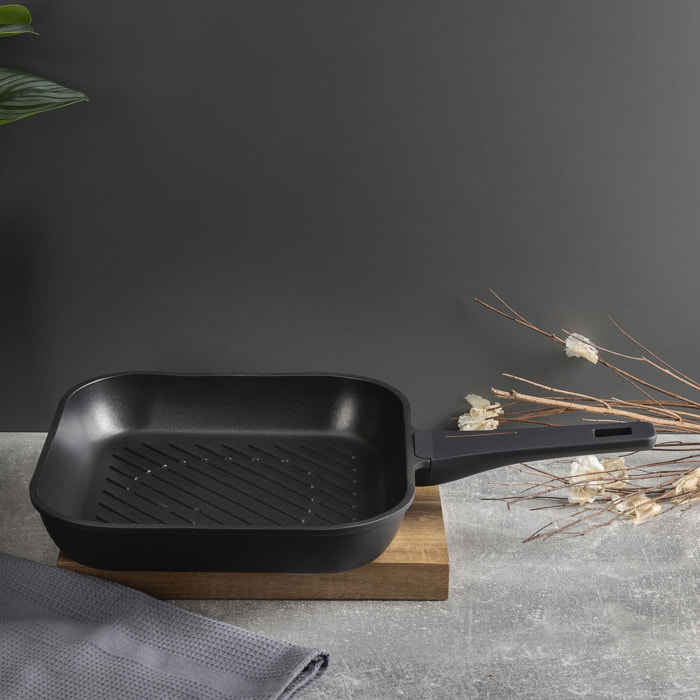 Juego de 2 Sartenes Ø24Ø28cm + Sartén Grill 28x28cm + Wok Ø30cm en aluminio fundido color Negro Copper Bergner