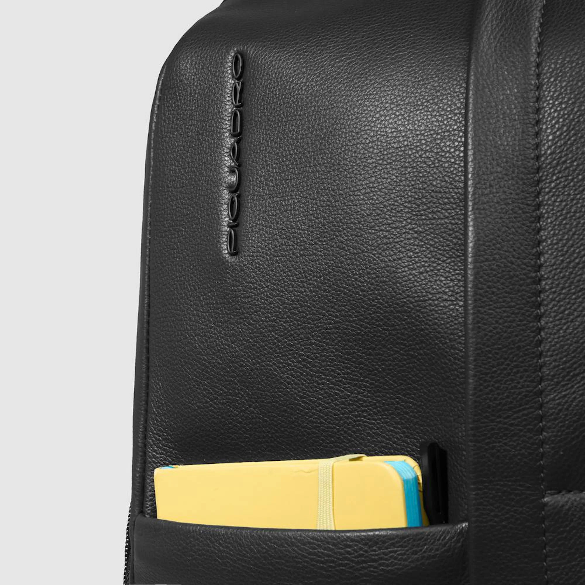 Piquadro Zaino porta pc e iPad® con tasca per Piquadro Smart Tracker, protezioni antiurto e RFID