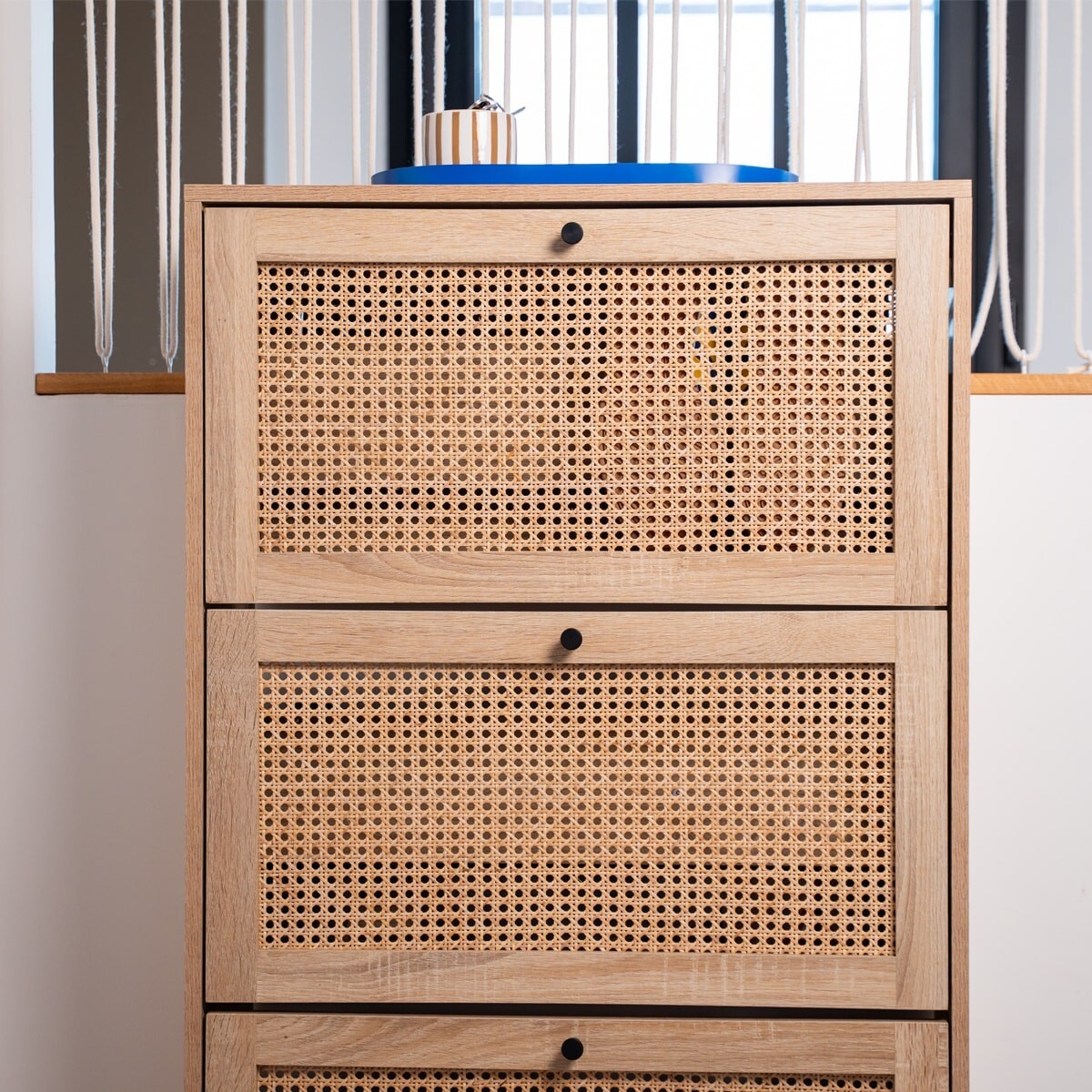 Meuble à chaussures 3 portes en cannage et effet chêne - IRIS