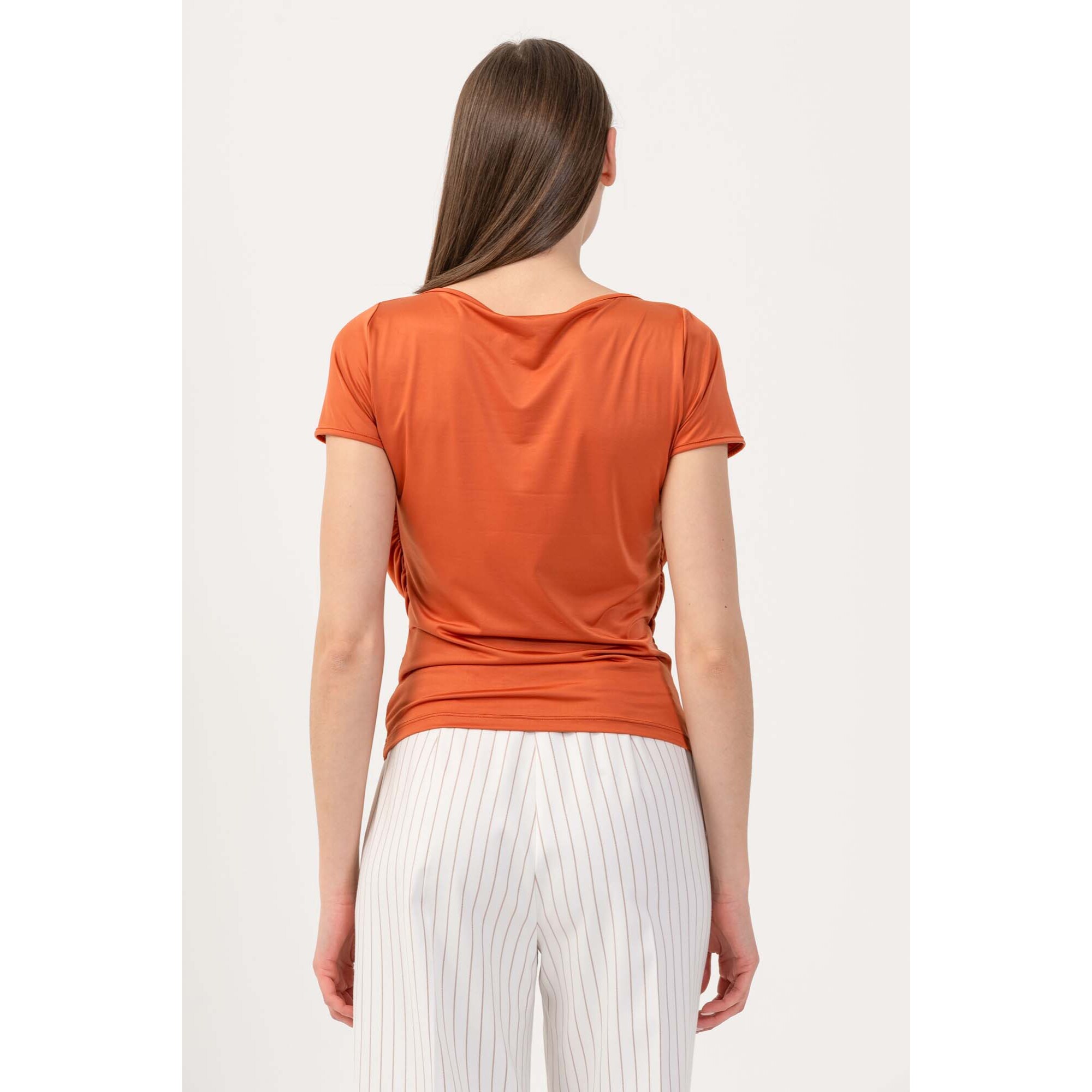 Kocca - T-shirt con scollo drappeggiato Donna