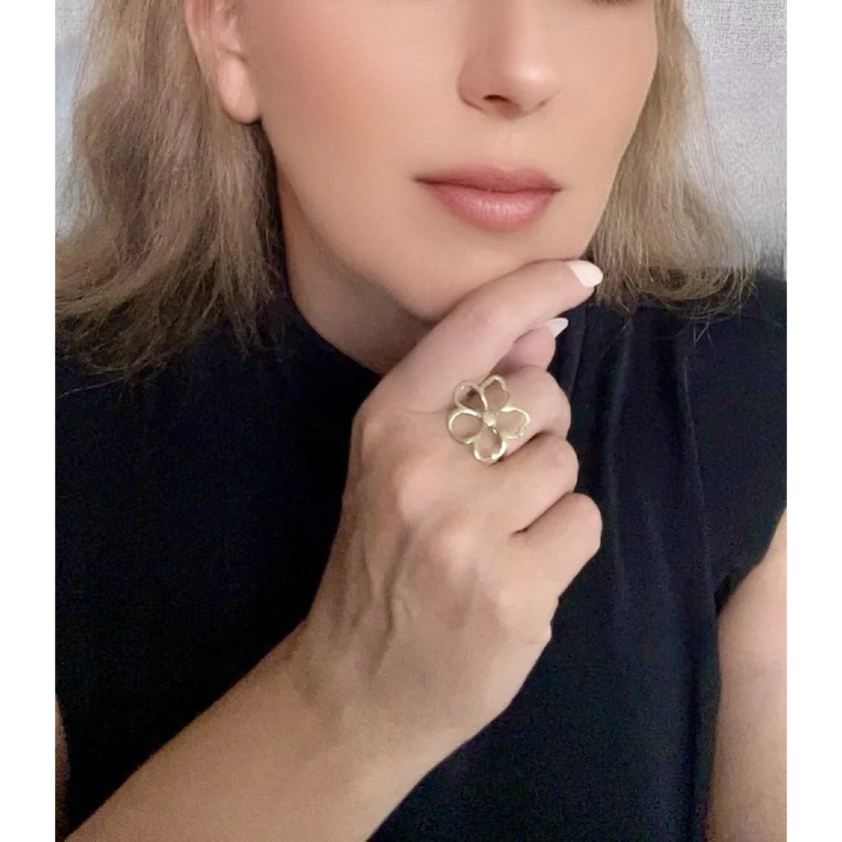 Anillo Flor Calada dorado chapado latón