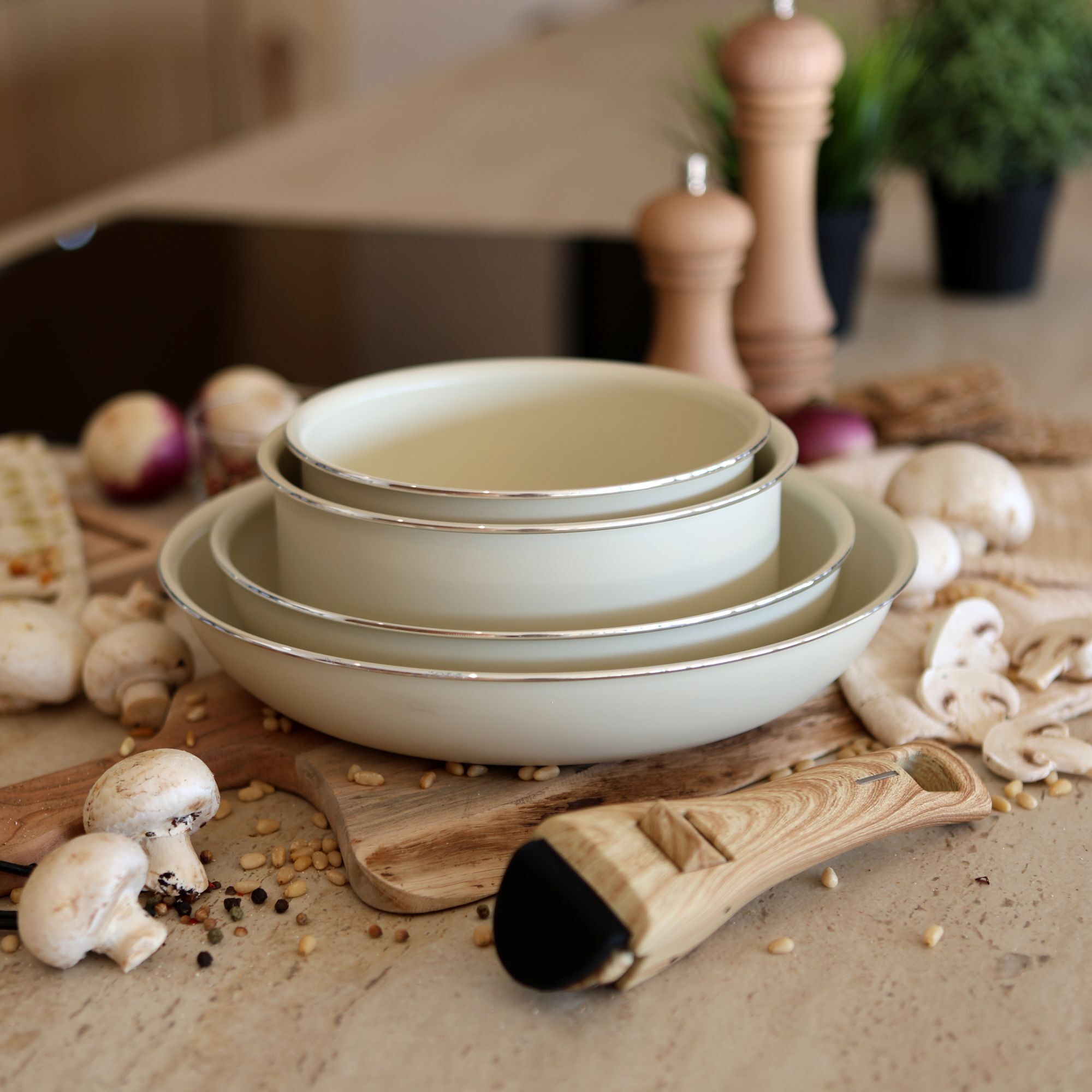 Batterie de cuisine 5 pièces en aluminium recyclé crème