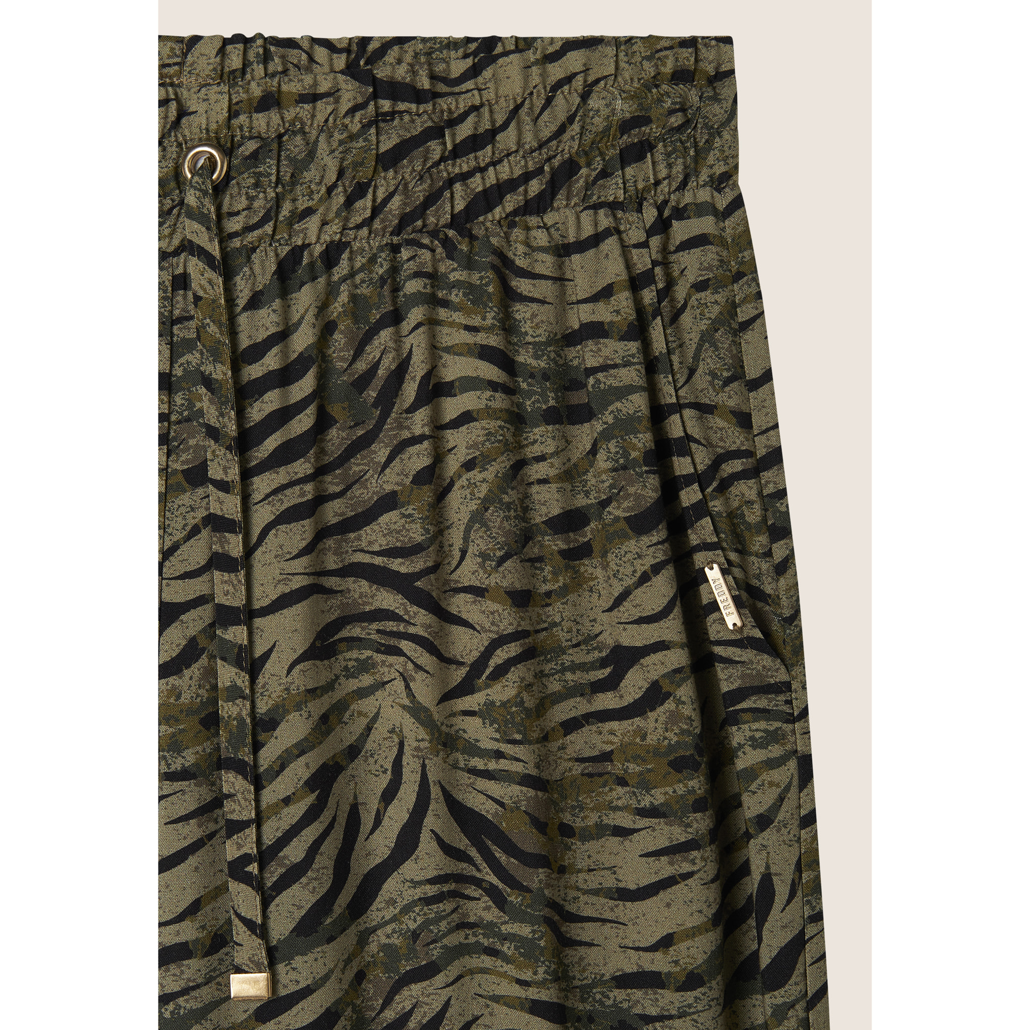 Pantaloni comfort in viscosa animalier con gamba ampia