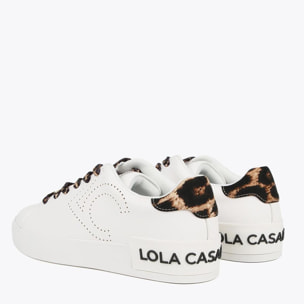 Sneakers con dettaglio LC traforato