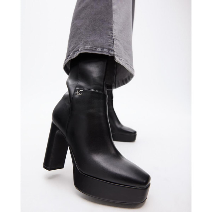 Stivaletto con zeppa effetto suede