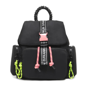 Mochila con Tirantes Regulables Bomb Flap Backpack en Negro D.Franklin