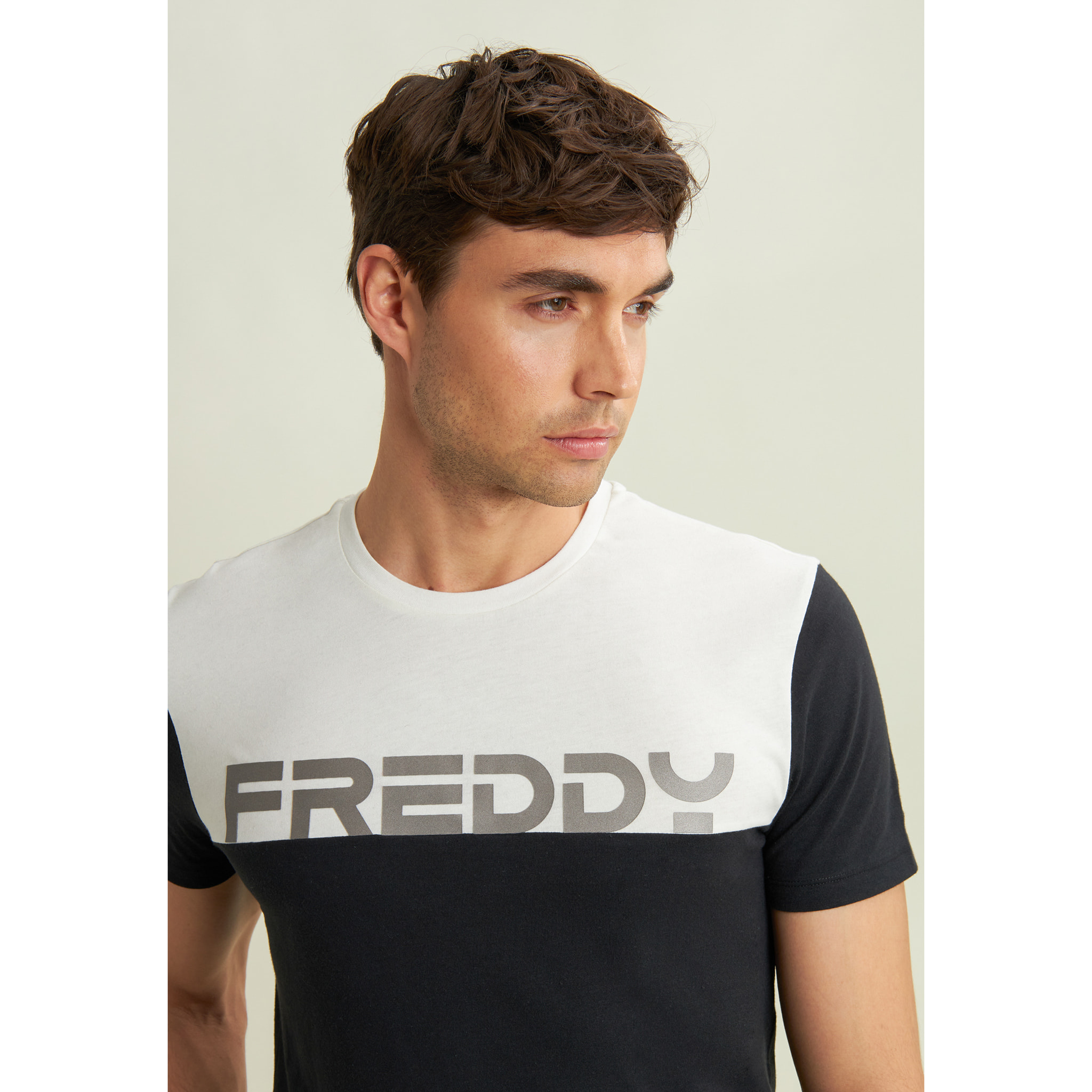 T-shirt colour block con stampa sulla spalla