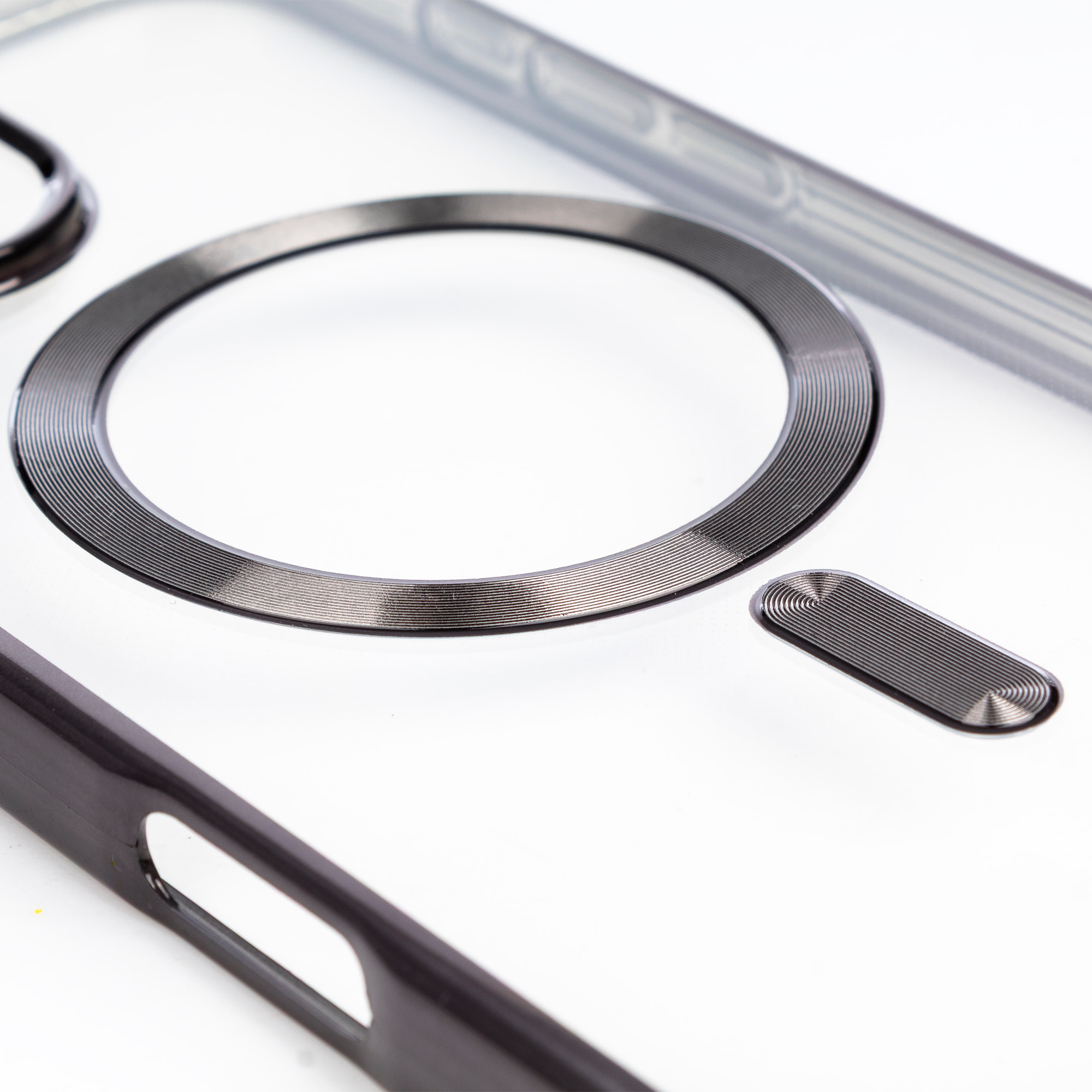 Carcasa transparente con cámara cubierta, bordes negros, antichoque y antihuellas. Magsafe para iPhone 16 Plus.