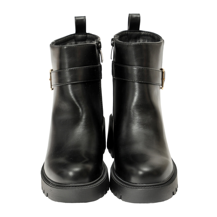 Stivaletti in simil pelle con fondo in gomma