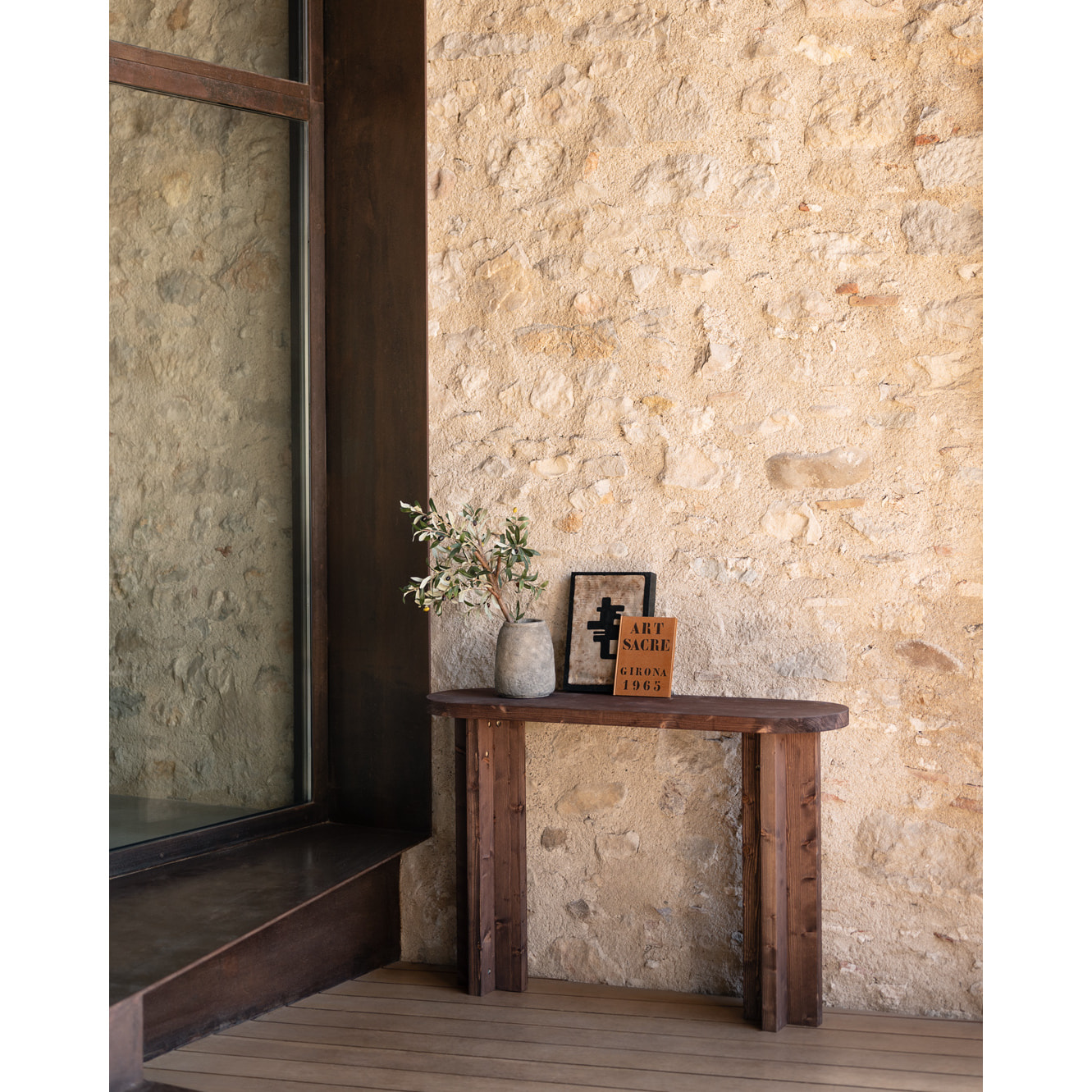 Consola de madera maciza tono nogal de 120x80cm Alto: 80 Largo: 120 Ancho: 35