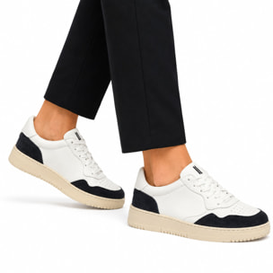 Sneakers in pelle con inserti in camoscio