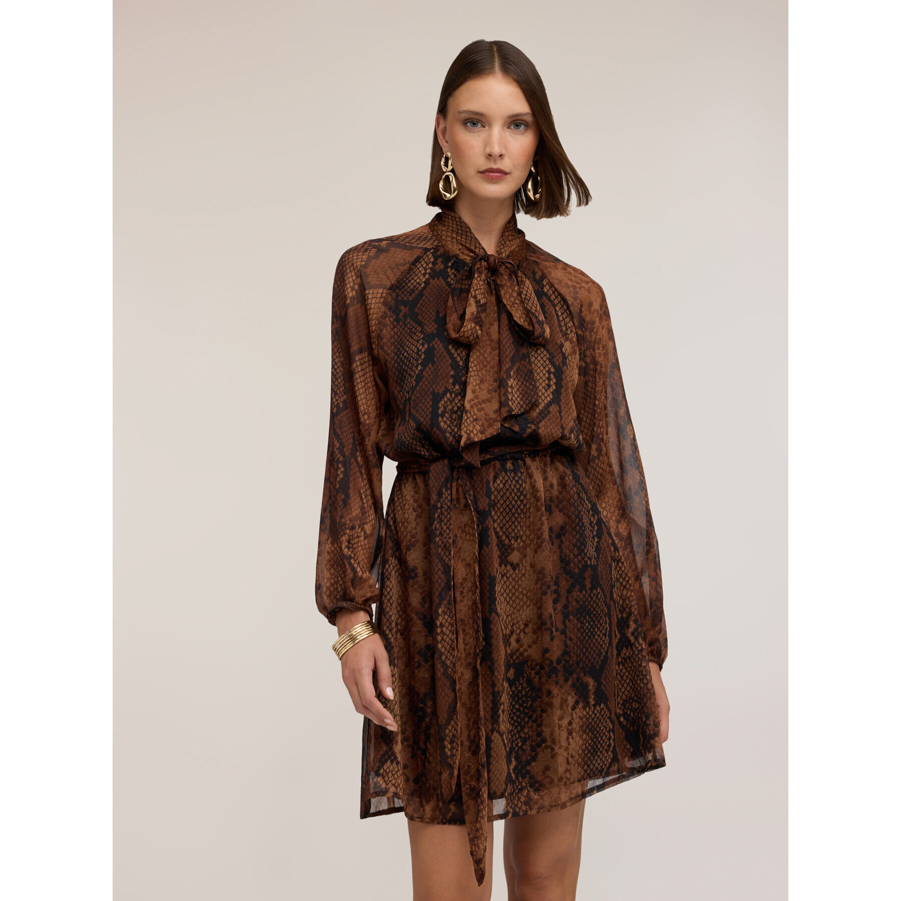Motivi - Vestido corto drapeado con estampado de pitón - Marrón