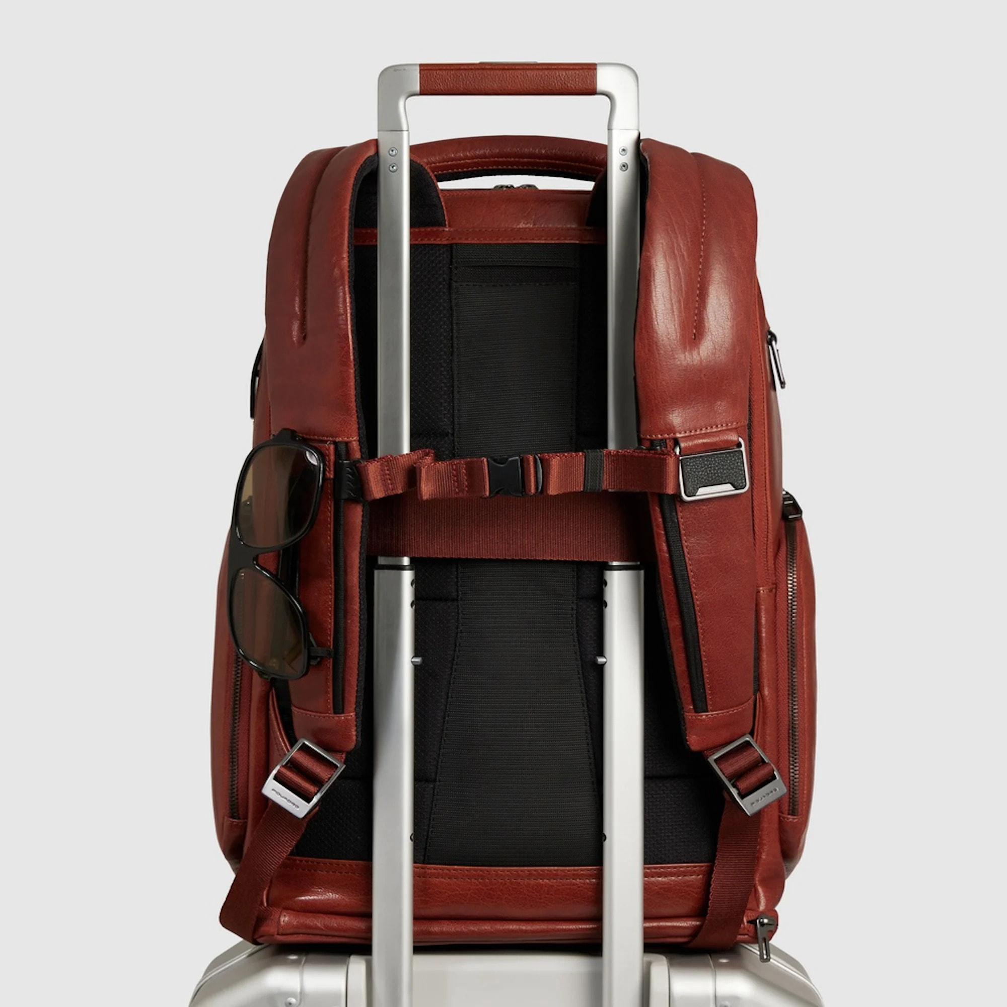 Piquadro Zaino da viaggio in pelle porta pc e iPad® con protezioni antiurto e RFID