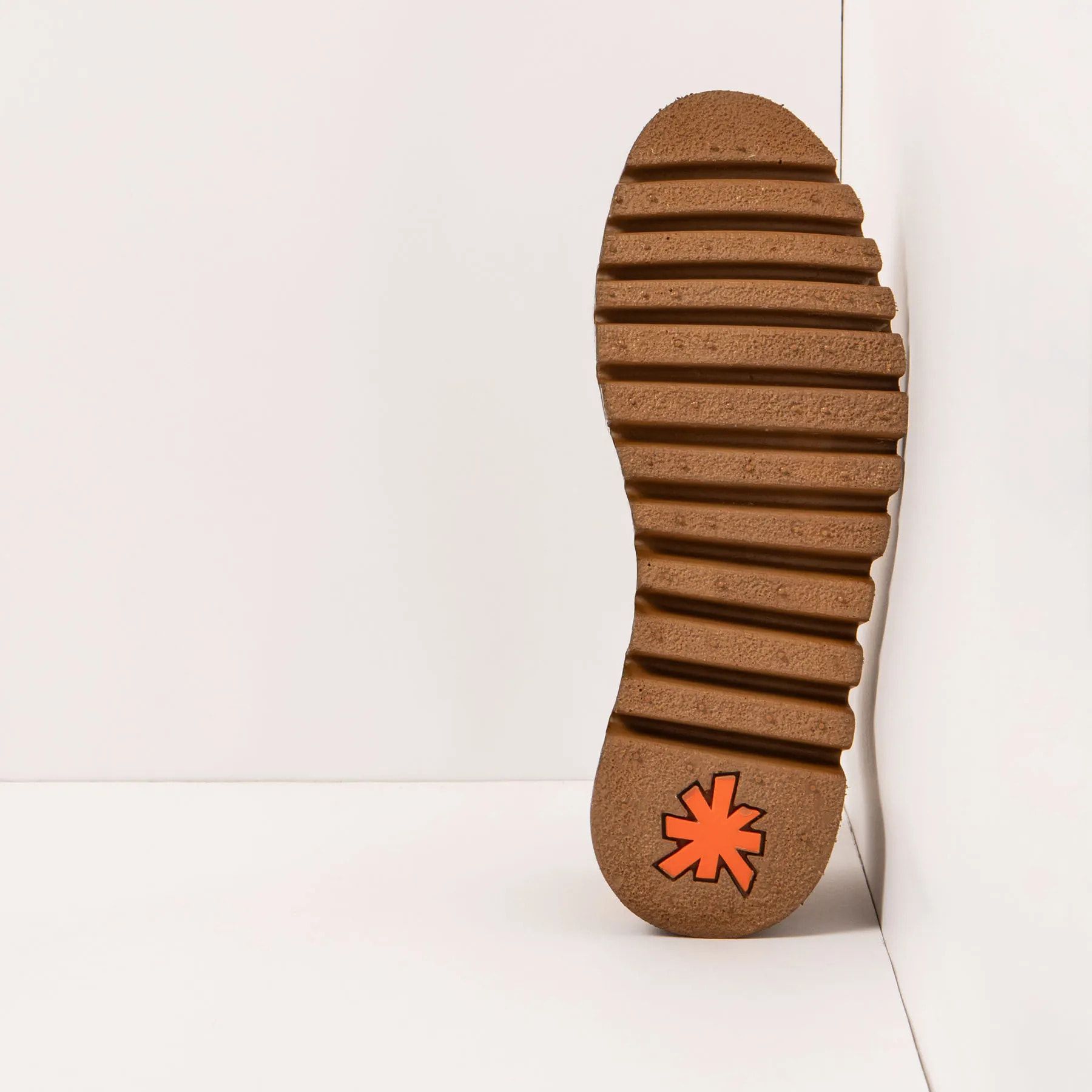 Zapatos 1595 NOBUCK KARAMEL/ONTARIO color Karamel