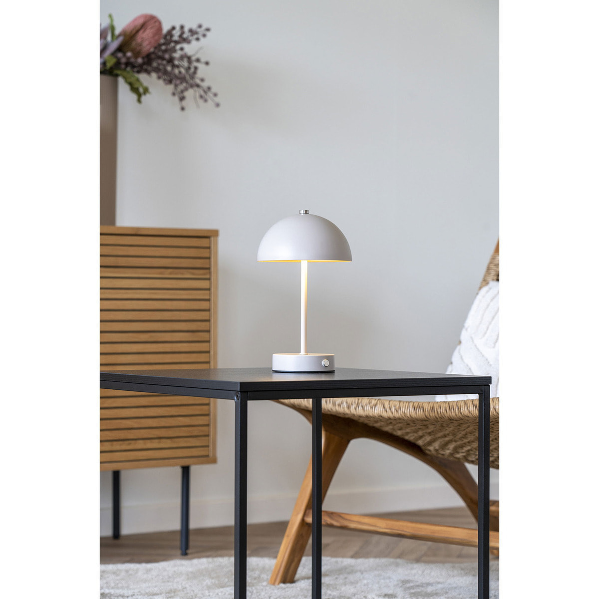 Lampada da tavolo Holt ricaricabile in metallo color sabbia e acciaio