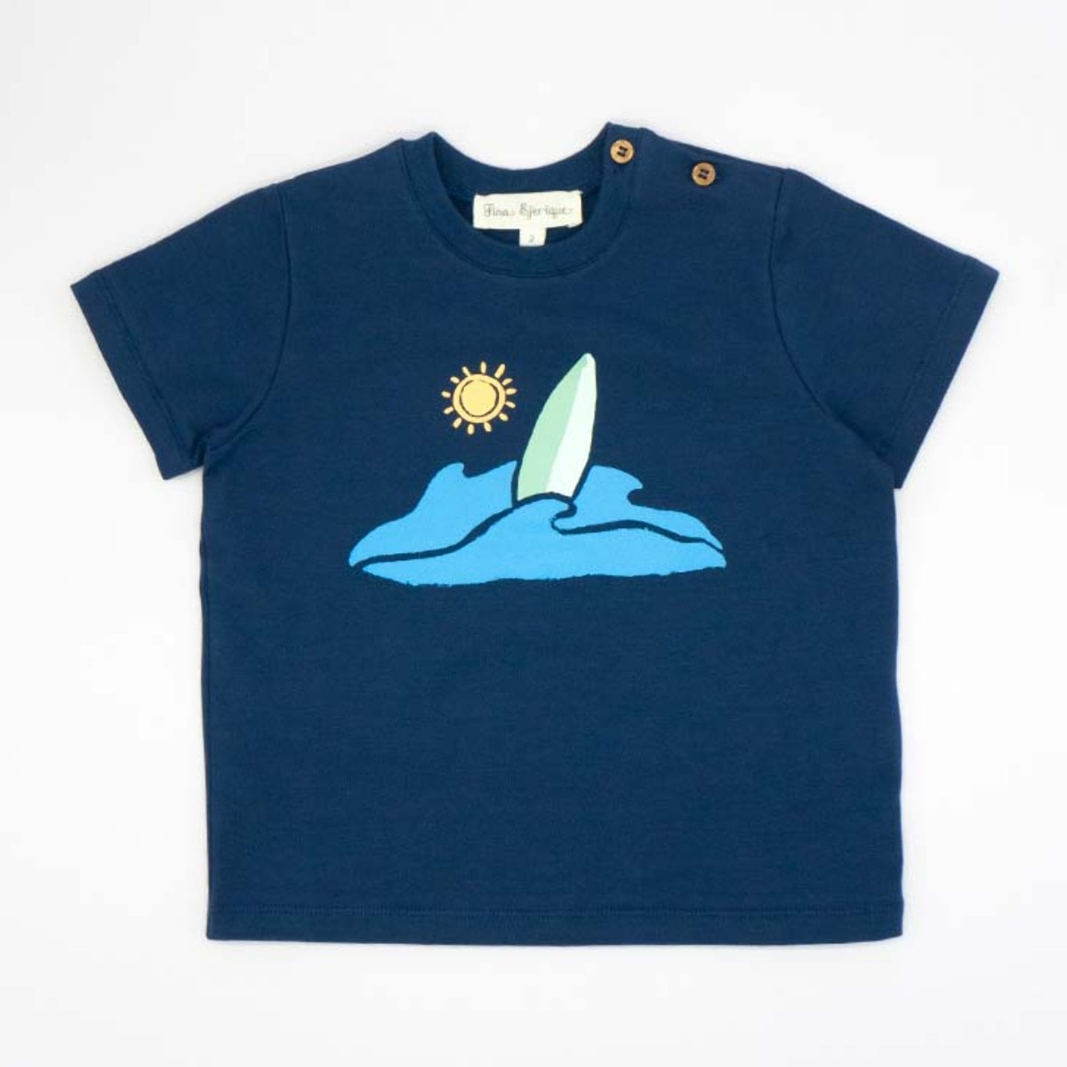 CAMISETA AZUL MARINO CON ESTAMPADO DE SURF