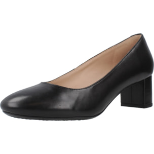 Salones Mujer de la marca GEOX  modelo D PHEBY 50 NEGRO