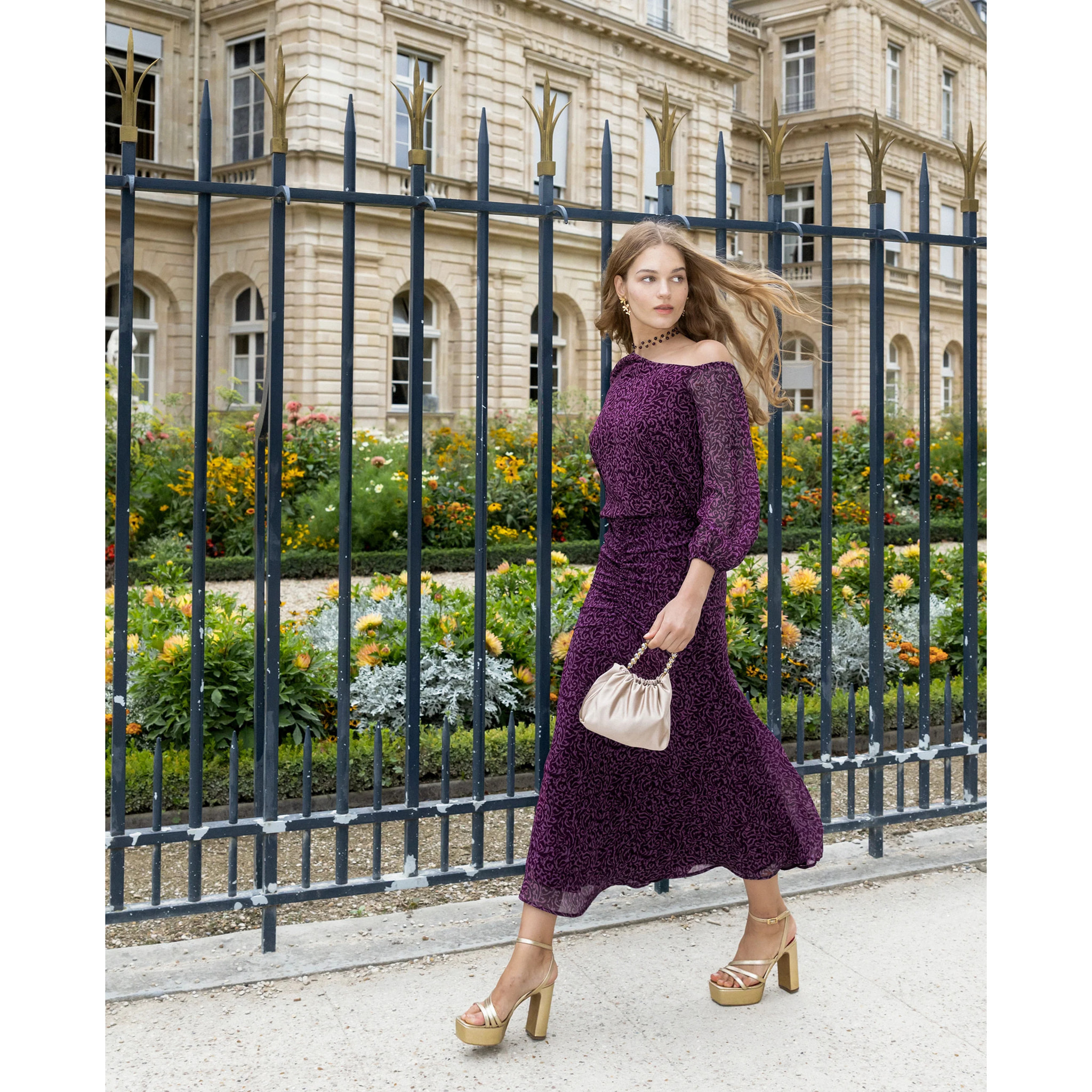 Blusa de escote asimétrico con hombro al descubierto