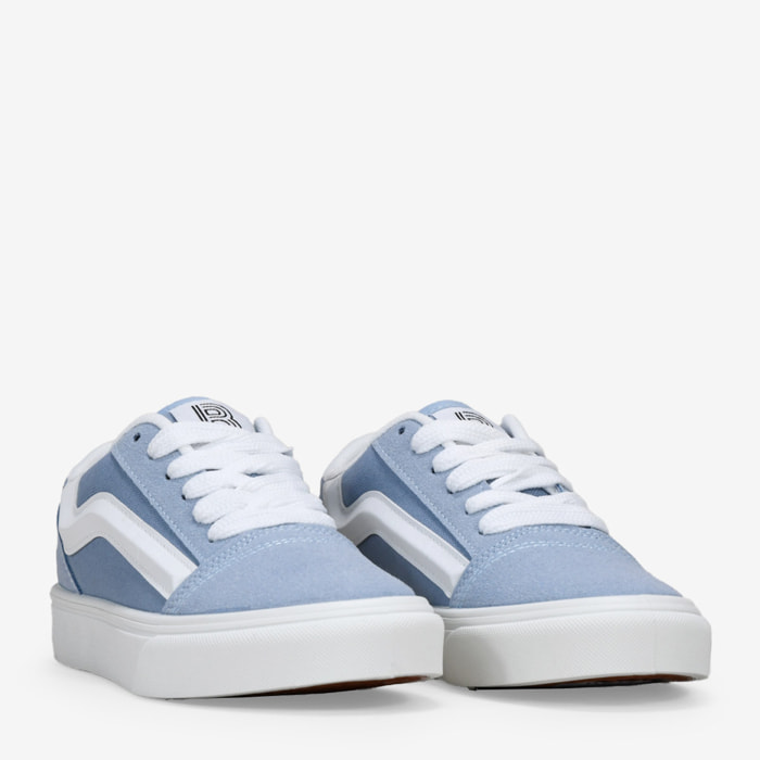 Zapatillas deportivas azul claro con cordones