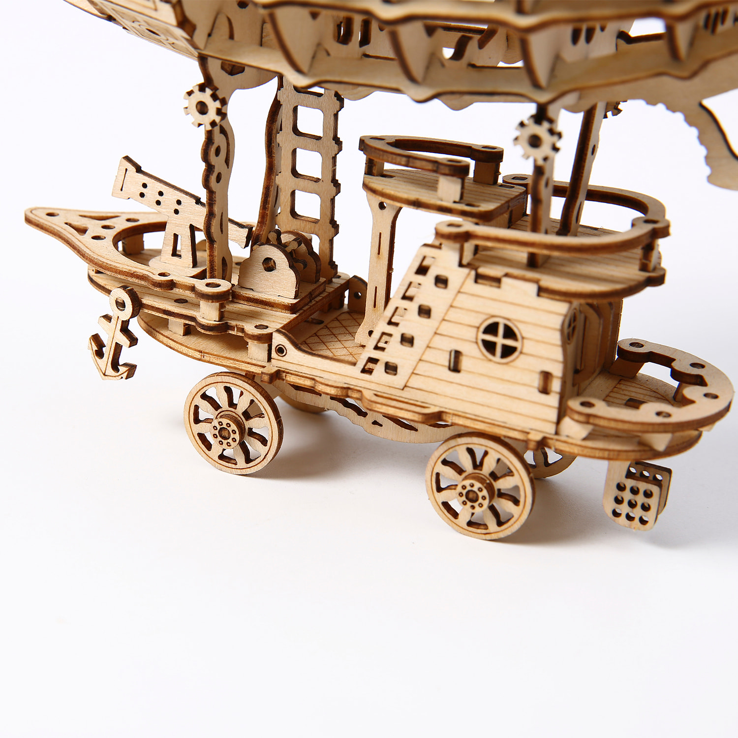Maqueta de Madera 3D, diseño de Teledirigible con movimiento mecánico. 160 piezas.