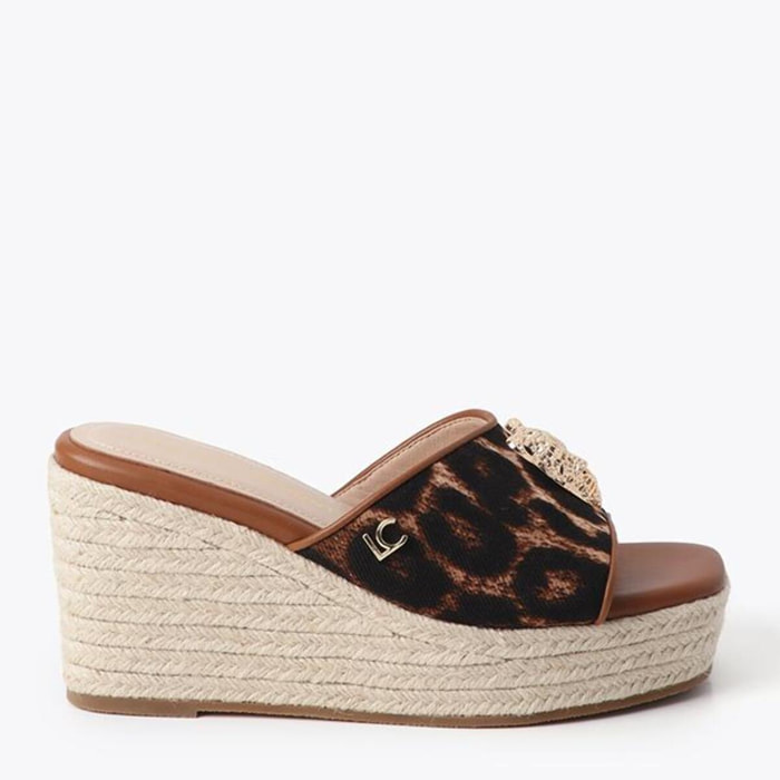 Zeppa con stampa leopardata e decorazioni metalliche