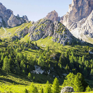 Tableau panoramique massif rocheux et alpages verdoyants été Toile imprimée