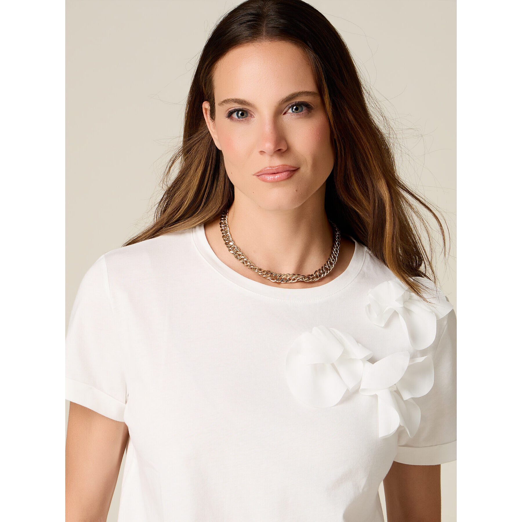 Oltre - T-shirt in cotone con applicazione floreale - Bianco