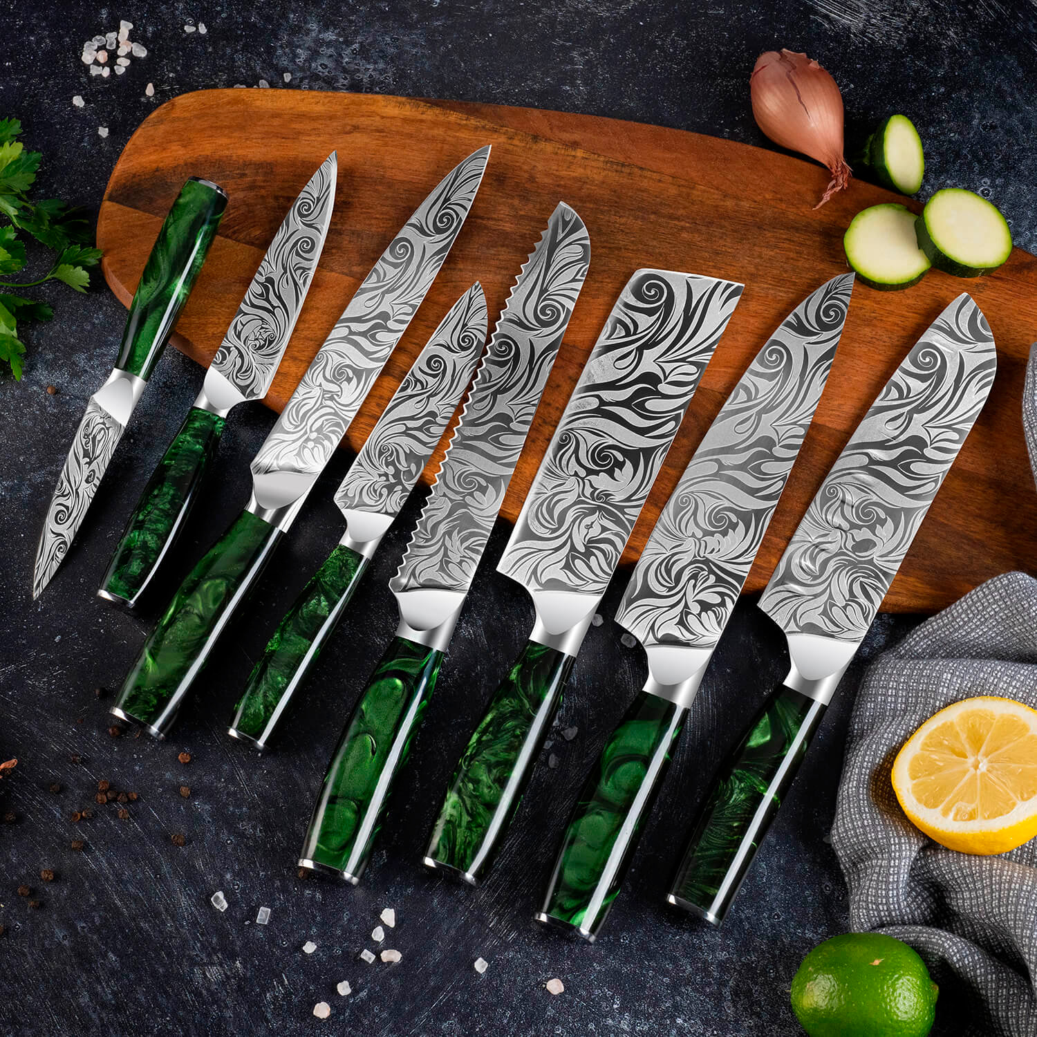 Set de cuchillos con estilo Damasco y mango de resina. Cuenta con 11 piezas y funda de transporte.