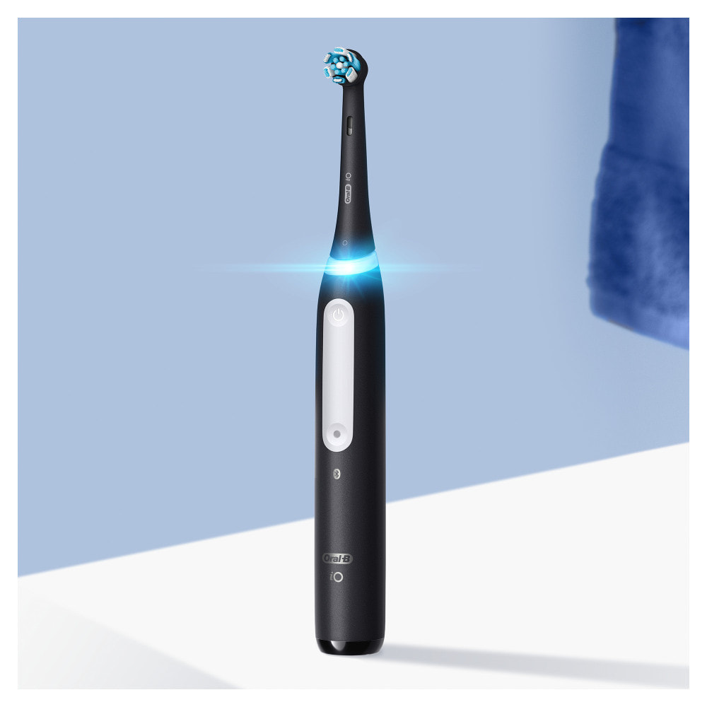 Oral-B iO 4 - Duo Avec Etui de Voyage - Noire et Blanche - Brosses à dents électriques connectées