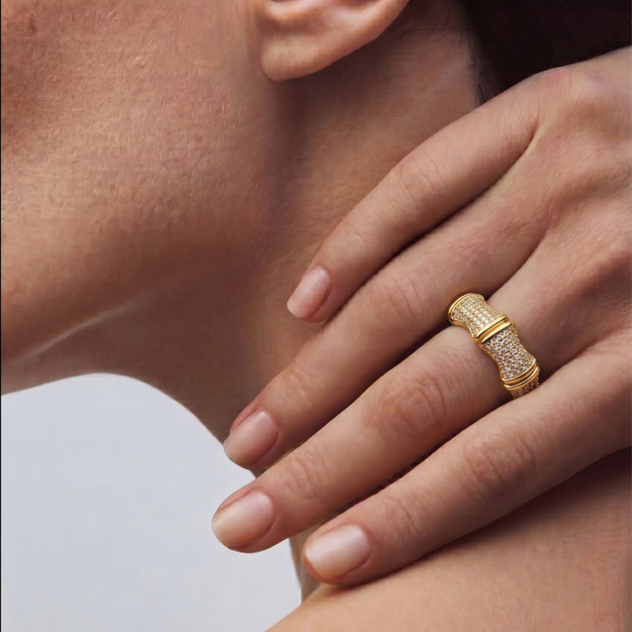 Anillo de Aleación de Metal y Circonita Brillante acabado en oro amarillo de 18k