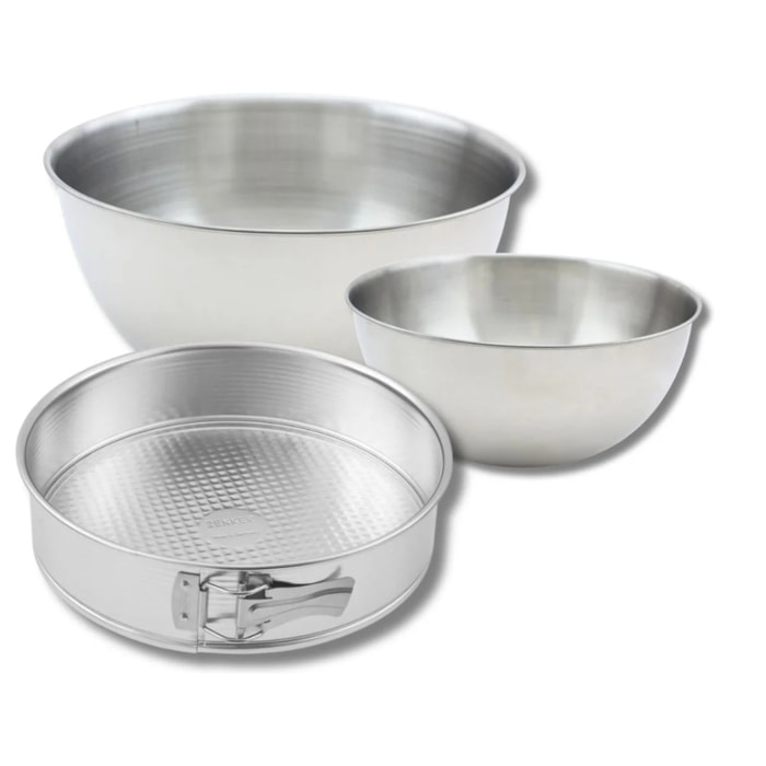 Set comprenant 1 Moule à manqué charnière 28 cm, 1 spatule Zenker et 2 bols à mixer en inox Fackelmann