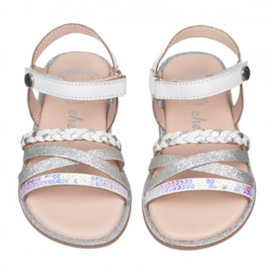 Sandalia en piel con tiras y cierre  velcro