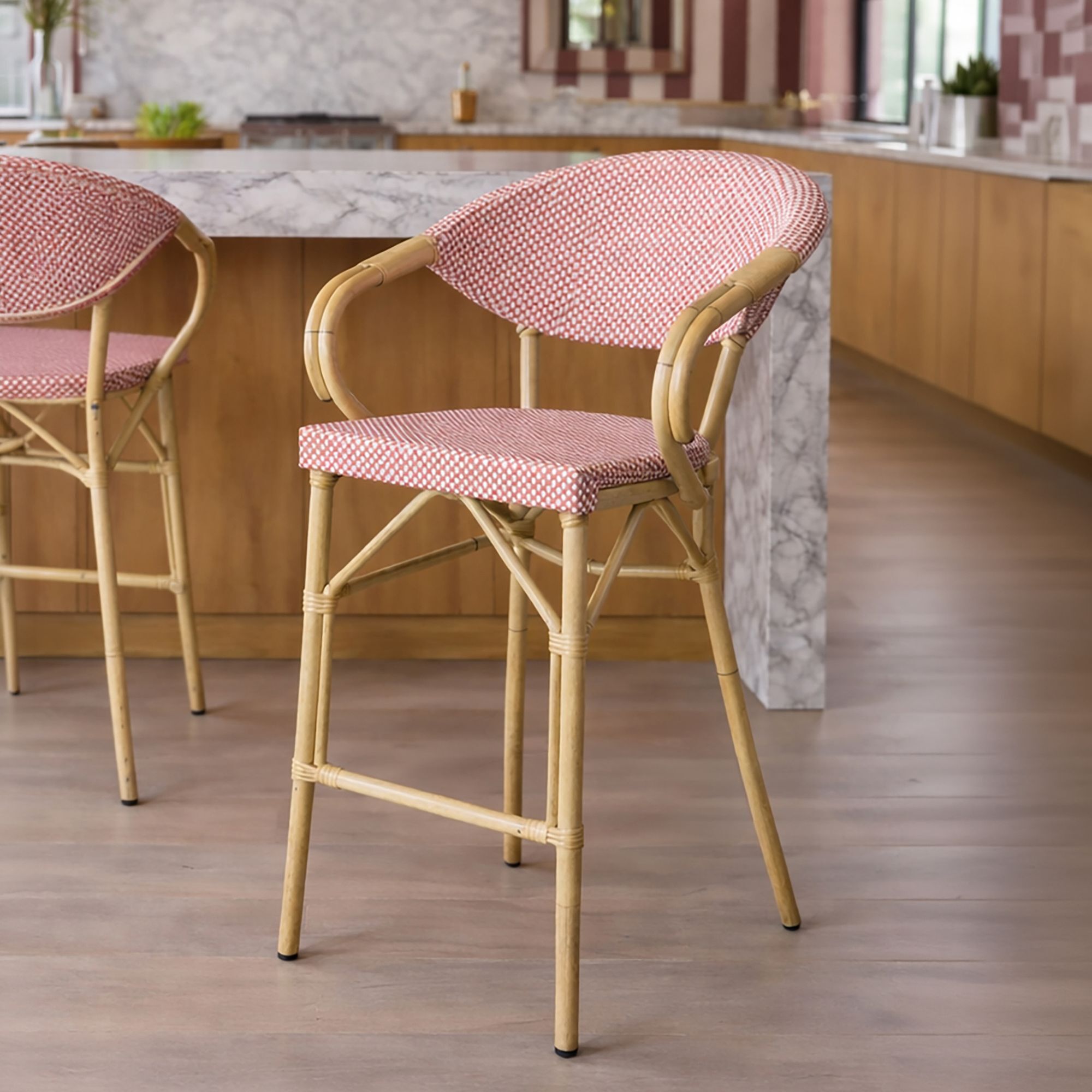 Lot de 2 fauteuils de bar en aluminium et effet rotin rouge AMALFI