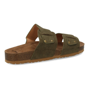 Sandalia para hombre con doble tira y tachuelas.
